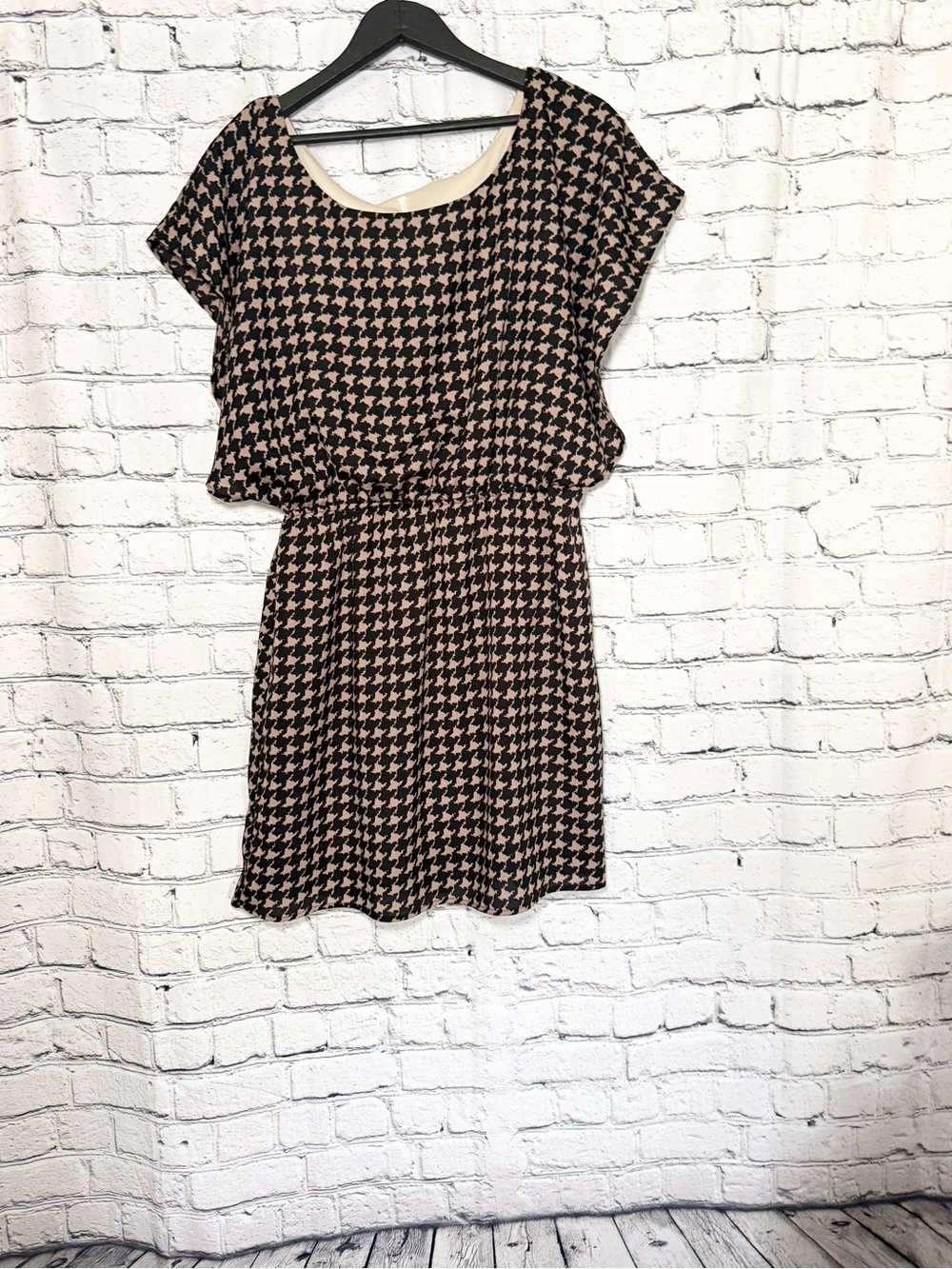 Neutral Houndstooth Short Sleeve Dress -